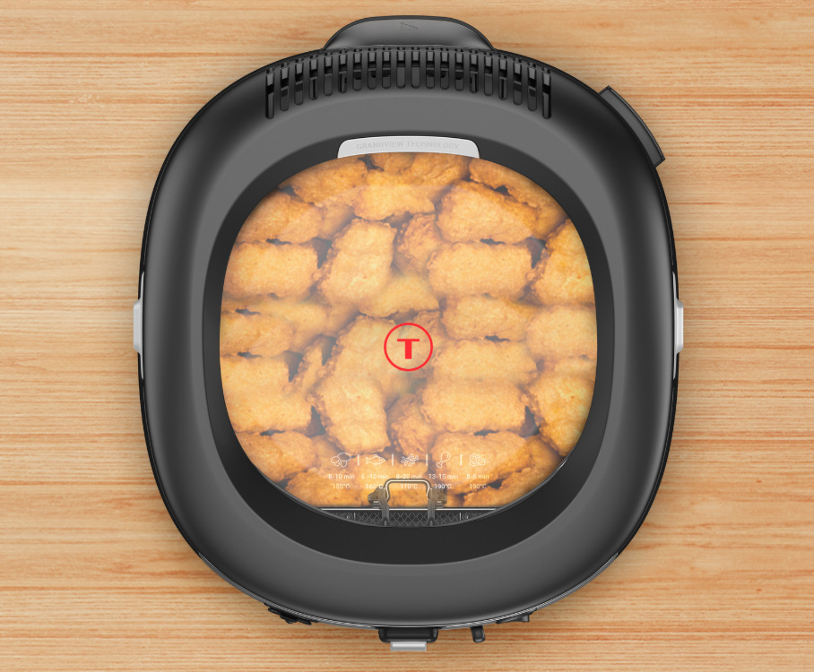 Fritéza Tefal Filtra Vision+ FF2588E0 černá/stříbrná detail Fritézy Tefal Filtra Vision+ FF2588E0 poukazující na smažení kuřecích nugetek