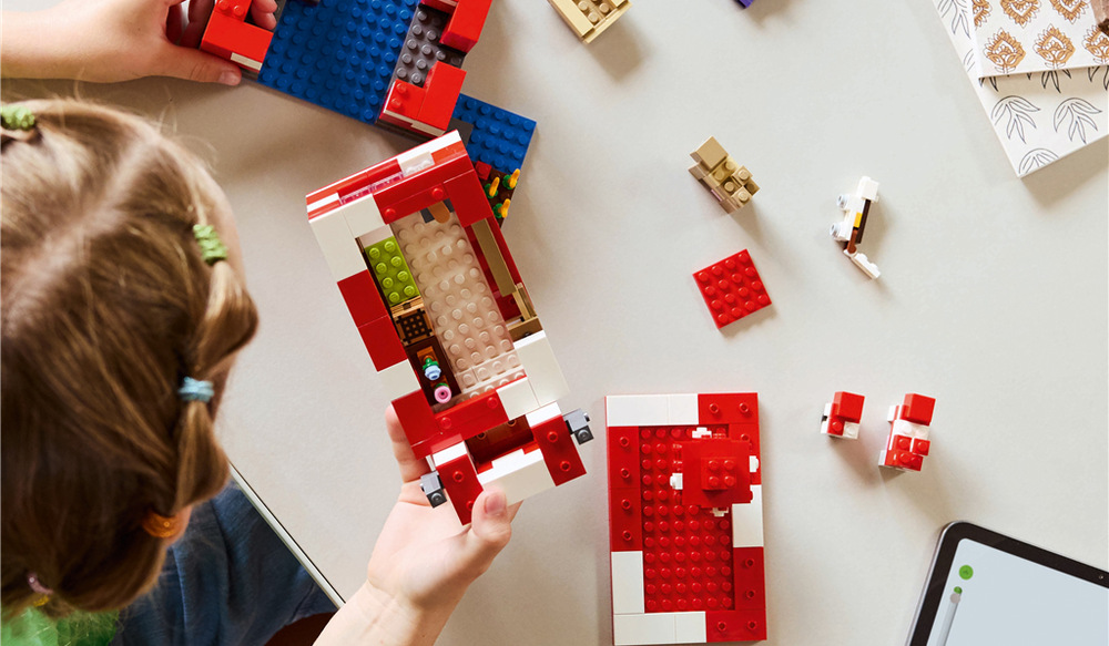 Stavebnice LEGO® Minecraft® 21270 Krávomůrčí domek Farma, loďka a skrytá truhla s pokladem rozšiřují možnosti objevování a vymýšlení nových dobrodružství