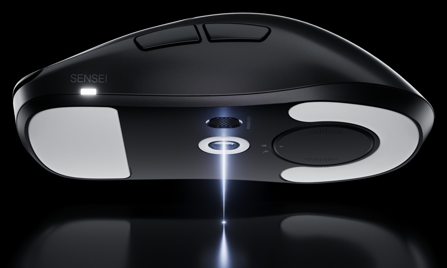 Myš SteelSeries Sensei Pro WL Mini černá Spodní strana myši SteelSeries Sensei Pro s optickým senzorem a PTFE kluznicemi