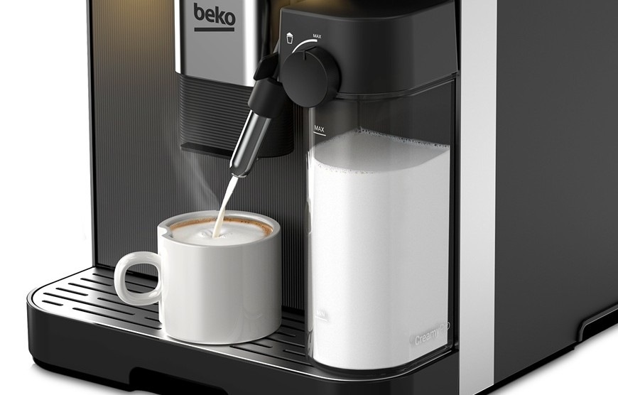 Automatický kávovar Beko CEG 8564 B černý Detail obrázku kávovaru s nádobou na mléko.