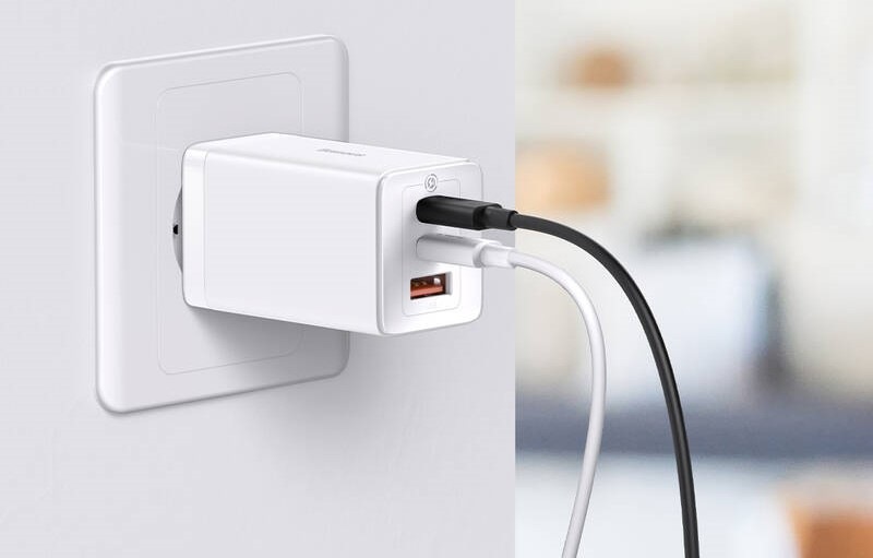 Nabíječka do sítě Baseus GaN5 Pro, 2x USB-C, USB-A, 65W + USB-C kabel 1m bílá Nabíječka do sítě Baseus GaN5 Pro, 2x USB-C, USB-A, 65W + USB-C kabel 1m bílá