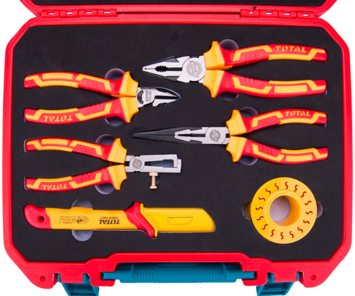 Sada nářadí Total tools THKITH1601 (16 ks) Detail kleští, nože na kabely, zkoušečky napětí a pásky v sadě Total Tools THKITH1601