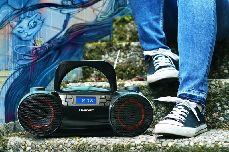 Radiopřijímač s CD Blaupunkt BB30BT černý Blaupunkt BB30BT, černá