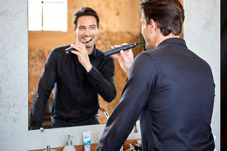 Zubní kartáček Philips Sonicare DiamondClean HX9352/04 černý