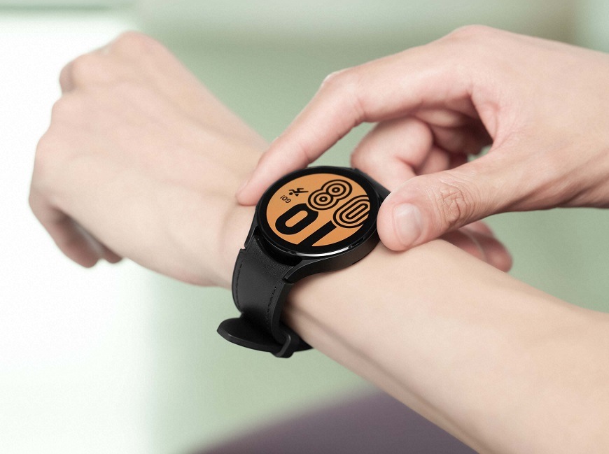 Chytré hodinky Samsung Galaxy Watch4 40mm stříbrné