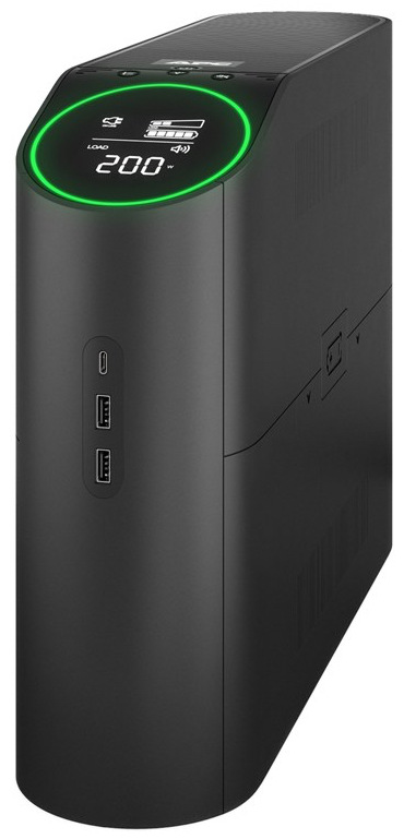 Na obrázku je záložní zdroj (UPS) APC Pro 2200VA for Gaming, 230V, Pure Sinewave, LCD, Schuko. Má tvar vysoké černé věže se zaoblenými hranami, připomíná moderní herní příslušenství. Nahoře na čelní straně je kulatý displej s čísly a ikonami, kolem kterého svítí zelený kruh. Na přední straně pod displejem jsou porty pro nabíjení, včetně USB-C a dvou USB-A. Pravý bok má nenápadné ovládací prvky a výřezy, celkově působí zařízení jako elegantní, minimalistická černá skříň.