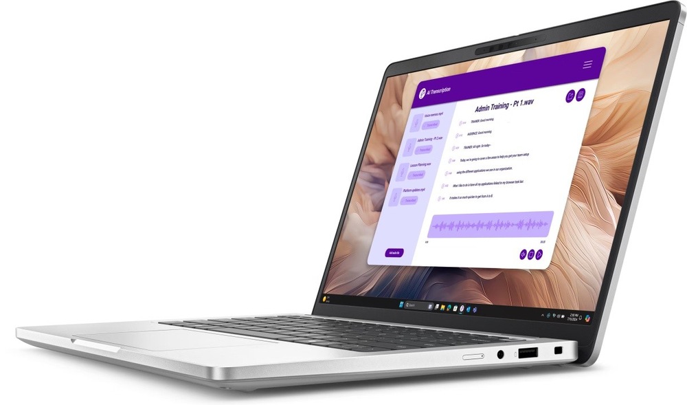 Otevřený a zapnutý notebook Dell Pro 13 Plus PB13250 otočený doleva