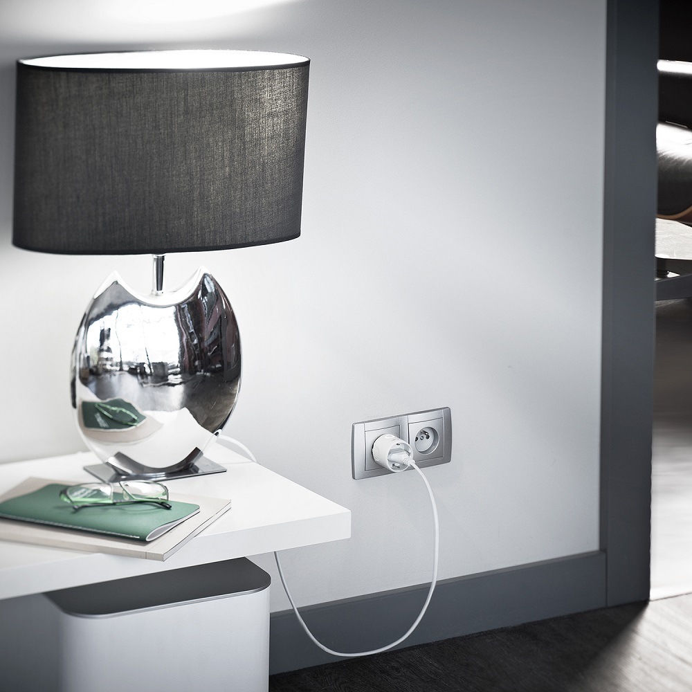 Zásuvka Somfy ON-OF Plug io bílá Zásuvka Somfy ON-OF Plug io bílá