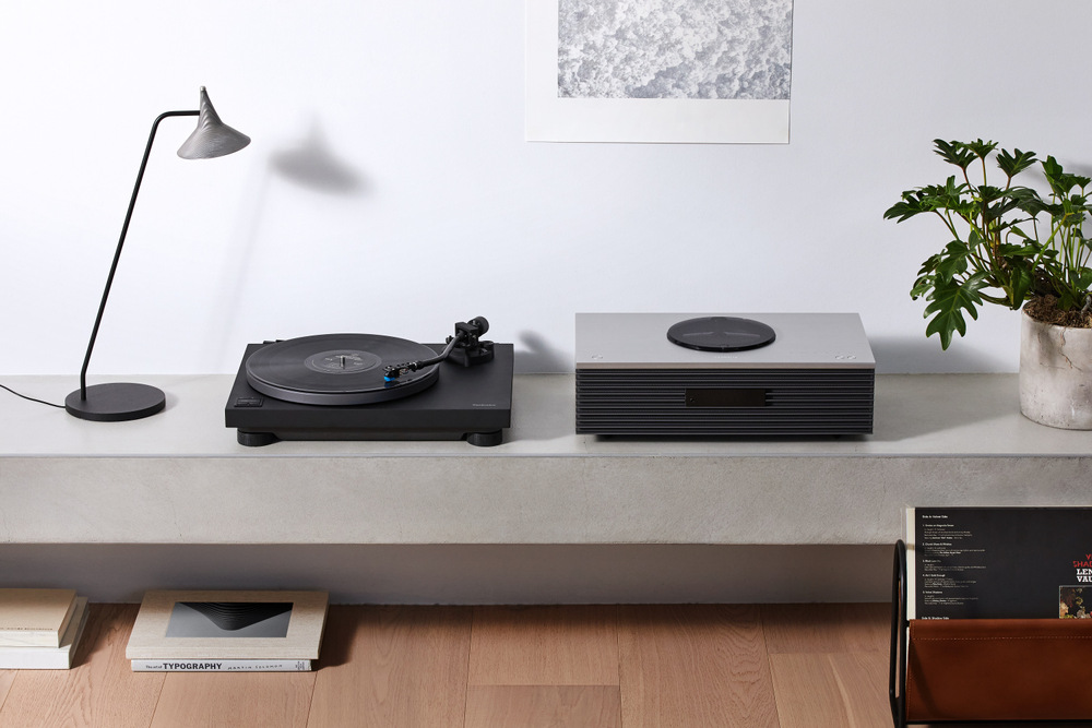 Gramofon Technics SL-40CBTE-K v moderním interiéru