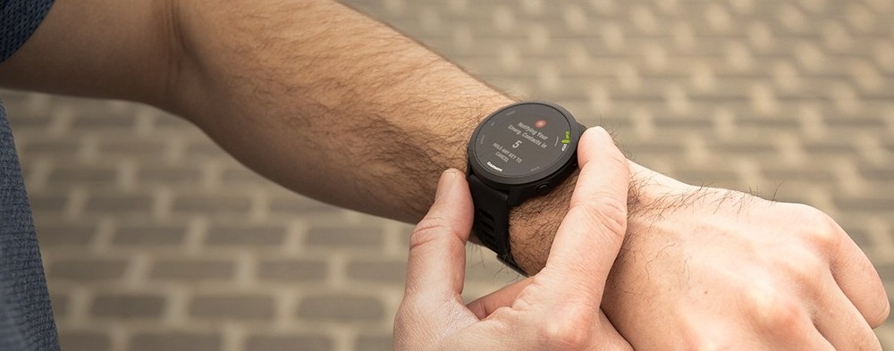 Chytré hodinky Garmin Forerunner 55 šedé Garmin Forerunner 55
