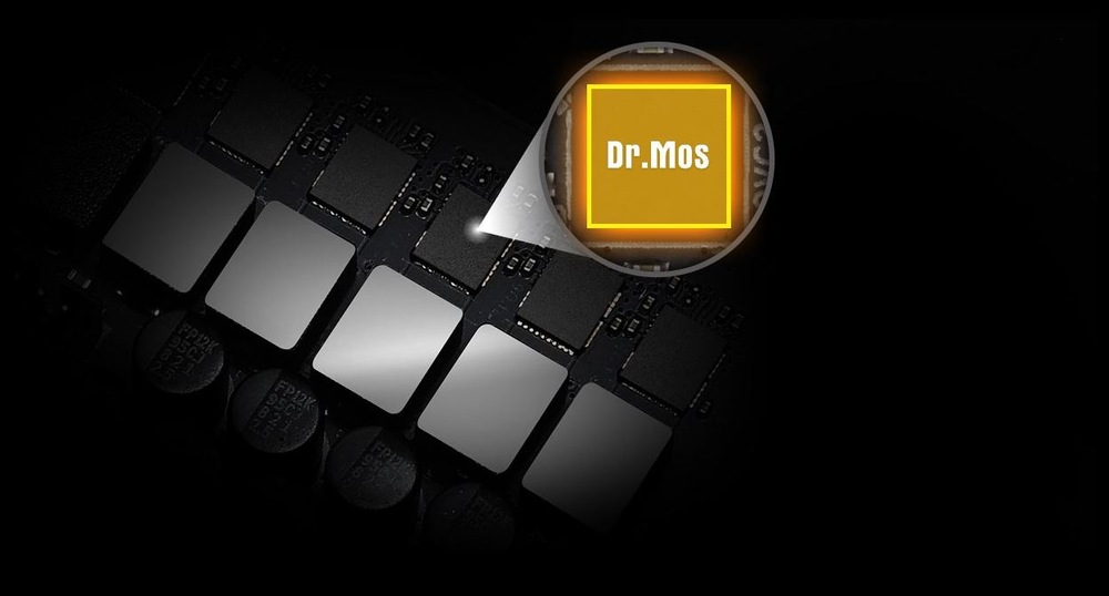 Základní deska ASRock A620AM-HVS černá Detail černé desky plošných spojů s několika čtvercovými součástkami. Lupa zvýrazňuje jednu s nápisem „Dr. Mos“, což zdůrazňuje pokročilou technologii.