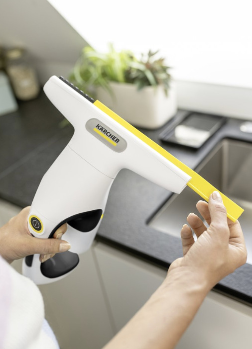 Vyjmutí žluté stírací lišty z hubice čističe oken Kärcher WV 1 Compact Care+