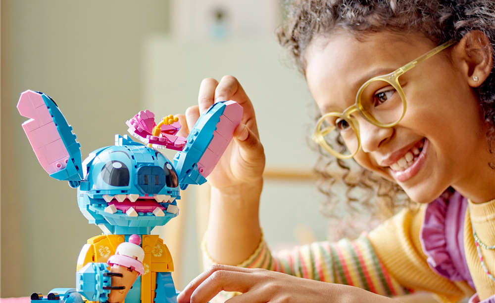 Stavebnice LEGO® │ Disney 43249 Stitch Stitch vysoký přes 20 cm se stane výraznou Disney dekorací a skvělým dárkem pro fanoušky filmu Lilo a Stitch.