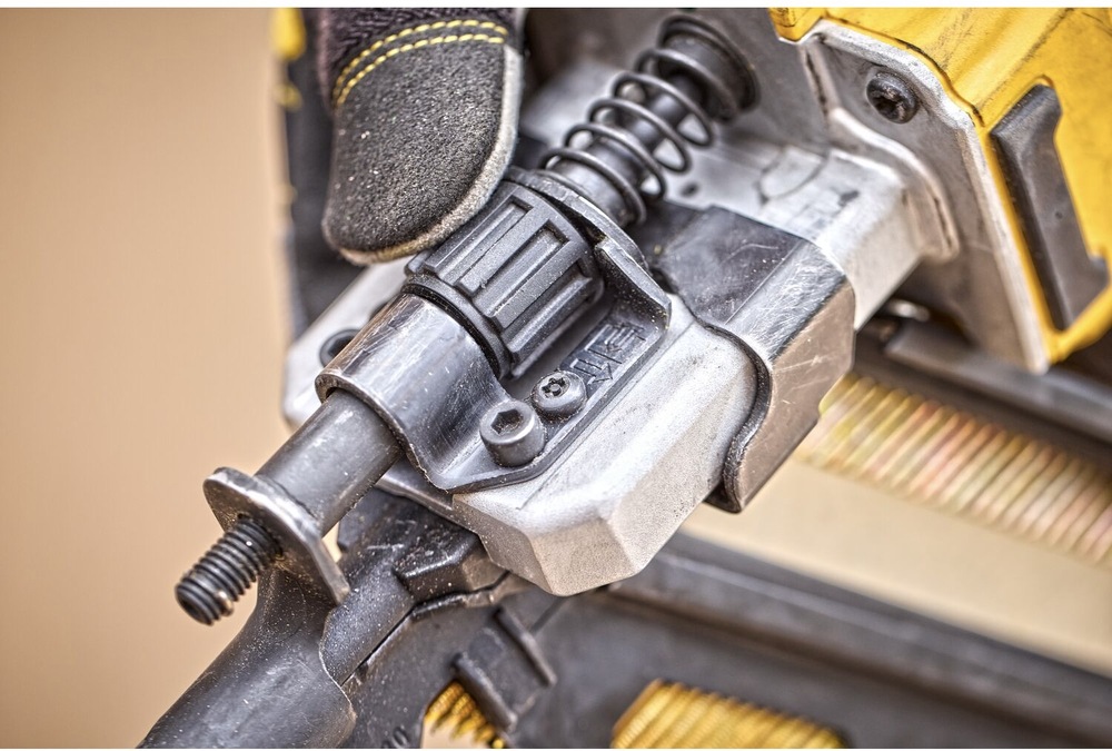 Hřebíkovačka Dewalt DCN930P2-QW (s baterií) Hřebíkovačka Dewalt DCN930P2-QW (s baterií)