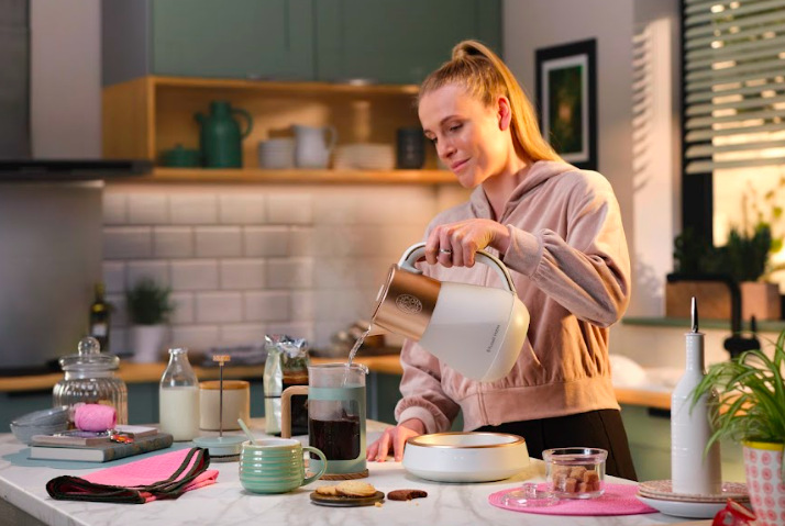 Rychlovarná konvice Russell Hobbs 27450-70 Calm