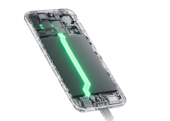 Mobilní telefon Infinix Note Edge 8 GB / 256 GB zelený Infinix Note Edge podporuje rychlé nabíjení výkonem 45 W