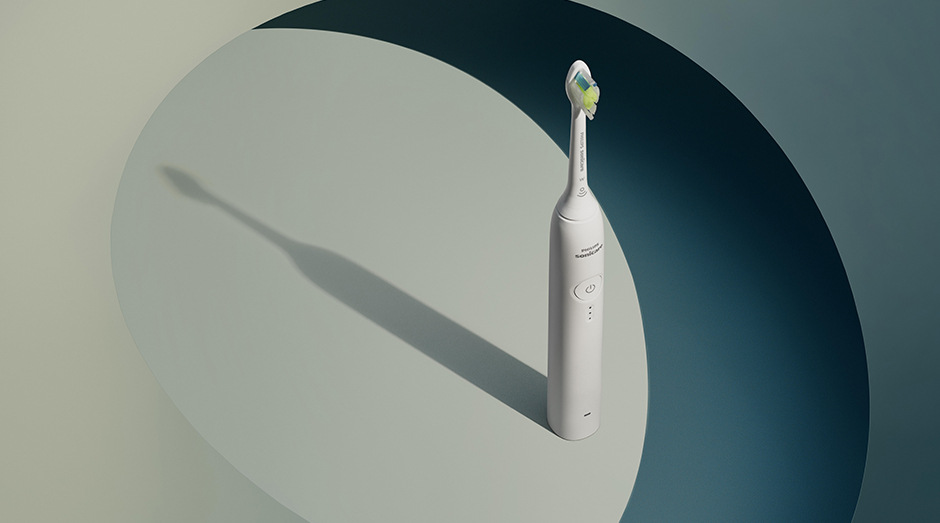 Stojící kartáček Philips HX4033/21 Sonicare 3100 a za ním stín