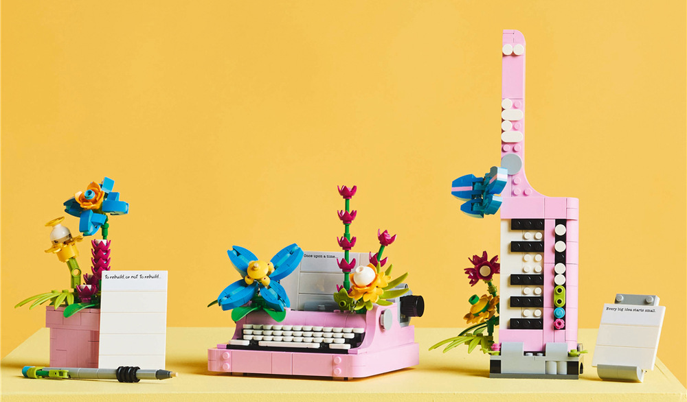 Stavebnice LEGO® Creator 3 v 1 31169 Psací stroj s květinami Tři modely podporují kreativitu a trpělivost, zatímco aplikace LEGO Builder pomáhá s každým krokem stavění.