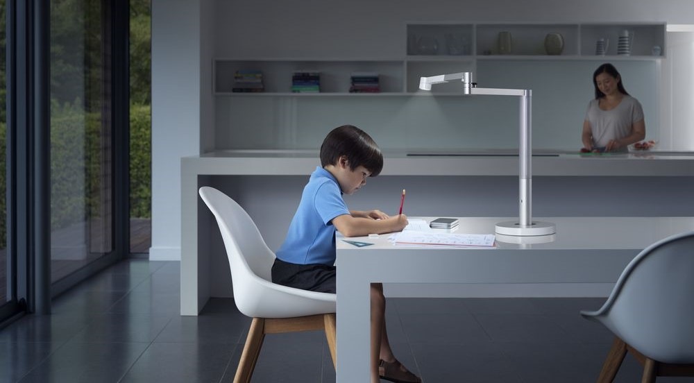 Stolní LED lampička Dyson Solarcycle Morph™ CD06 černá