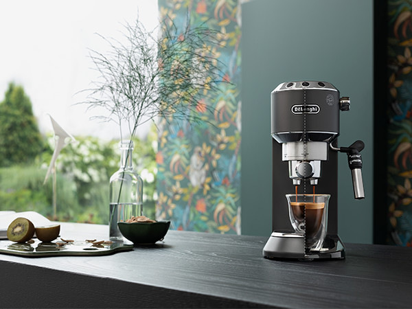 Espresso De'Longhi EC 685.BK DEDICA