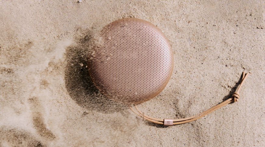 Přenosný reproduktor Bang & Olufsen Beosound A1 (3rd Gen) stříbrný Přenosný reproduktor Bang & Olufsen Beosound A1 (3rd Gen) stříbrný
