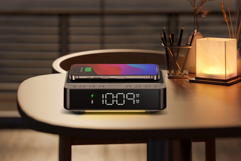 Radiobudík sencor SRC 6800, Qi nabízí PLL FM rádio s 10 předvolbami