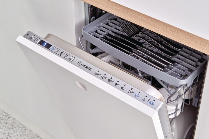 Myčka nádobí Indesit DSFO 3T224 C