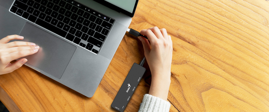 Genius UH-400, USB-C / 4× USB 3.0, černá