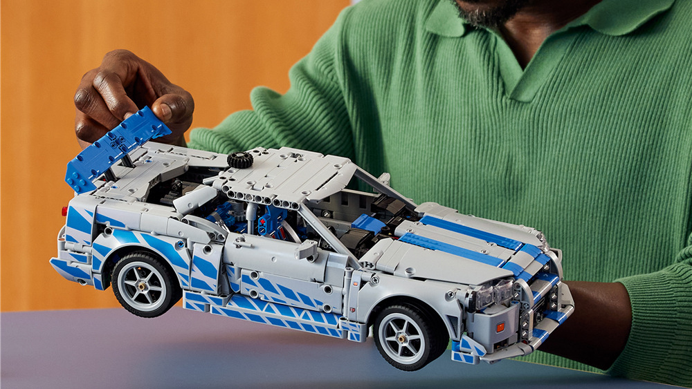 Speciální driftovací funkce, řízení, odpružení a další detaily dodávají modelu autentický závodní charakter.