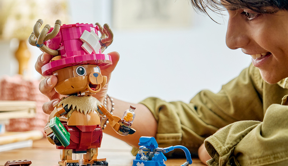 Stavebnice LEGO® ONE PIECE 75643 Tony Tony Chopper Podstavec s cedulkou promění Choppera v poutavou dekoraci, která se bude vyjímat mezi dalšími modely LEGO ONE PIECE.