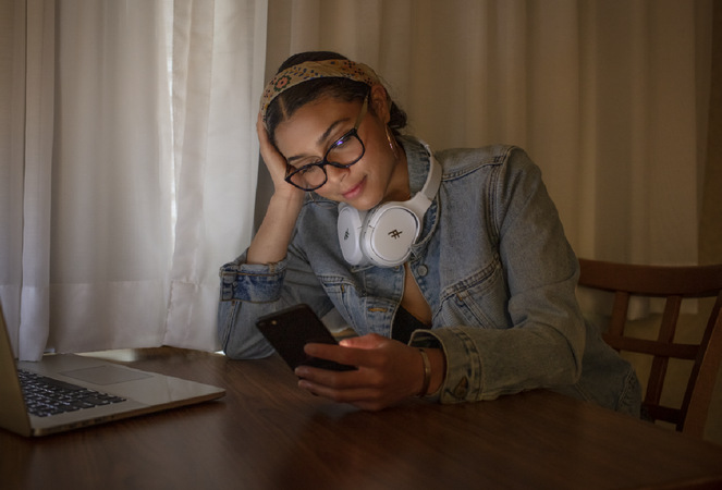 Nalepení ochranné fólie ZAGG Ultra VisionGuard+ na tablet do 8,5"