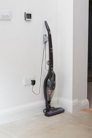 Tyčový vysavač Black-Decker Dustbuster SmartTech SVB620JW-QW Tyčový vysavač Black-Decker Dustbuster SmartTech SVB620JW-QW