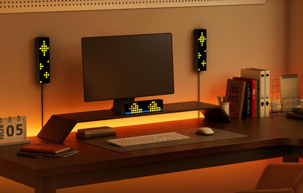 Nástěnné svítidlo Yeelight Herní světelný panel Cube Lite černé Yeelight Cube Lite na zdi vedle monitoru