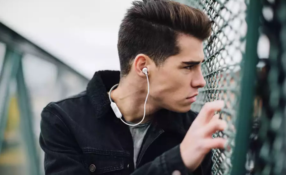 Sluchátka JBL Tune 125BT bílá Sluchátka JBL Tune 125BT bílá