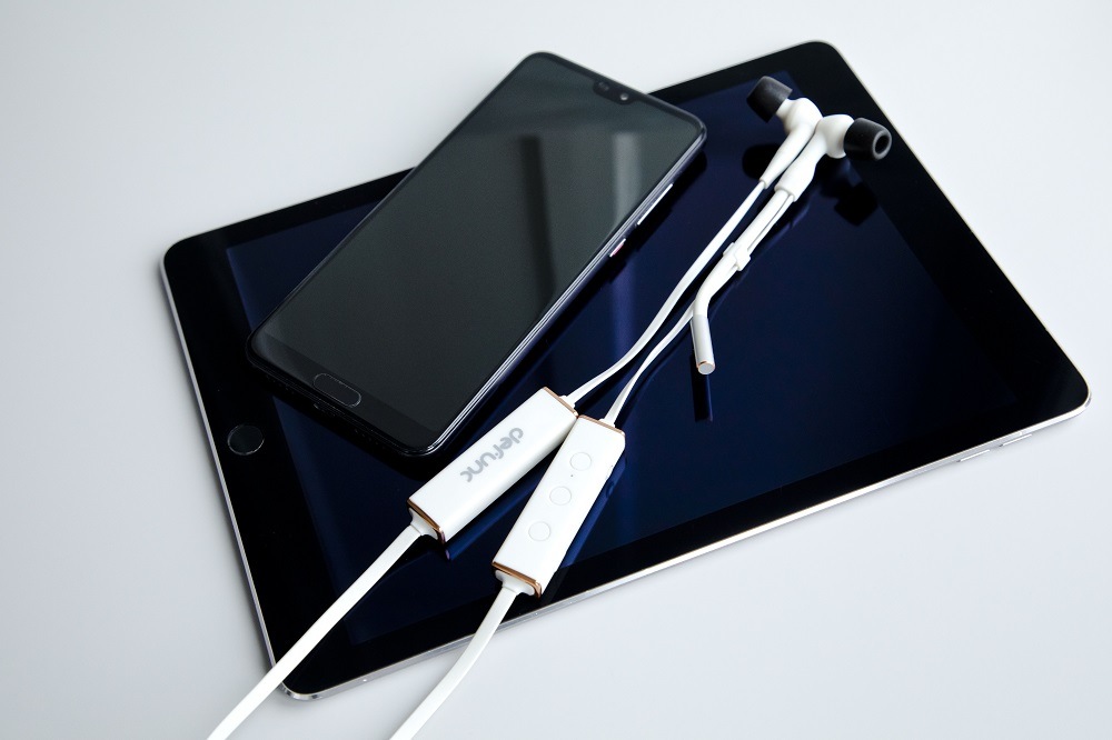 Sluchátka Defunc Mobile Gaming Earbud bílá Sluchátka Defunc Mobile Gaming Earbud bílá