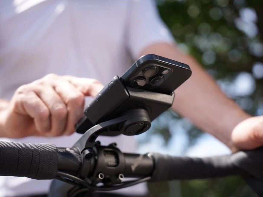 Držák na mobil SP Connect Roadbike Bundle Universal černý Držák na mobil SP Connect Roadbike Bundle Universal instalovaný na kole