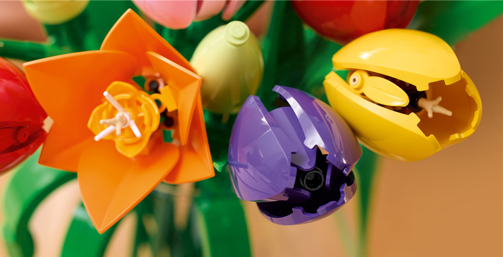 Stavebnice LEGO Botanicals potěší milovníky květin a hodí se jako dárek k narozeninám i dalším příležitostem.