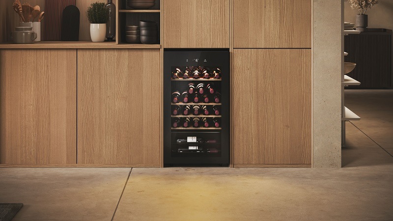 Vinotéka Haier HWS34GGH1 černá