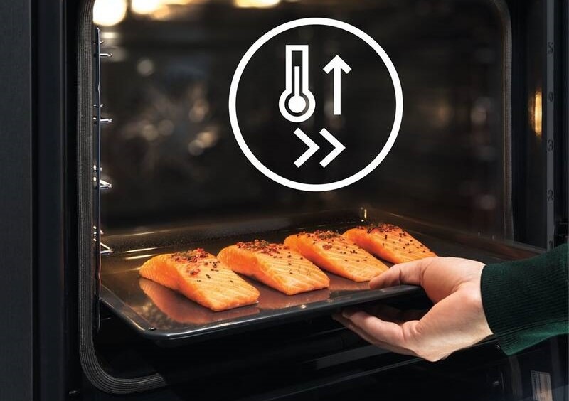 Trouba Electrolux 800 PRO EOB8S39Z černá