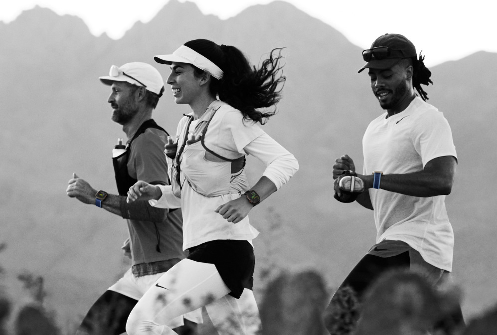 Chytré hodinky Apple Watch Ultra 3 GPS + Cellular 49mm černý titan - černý oceánský řemínek Chytré hodinky Apple Watch Ultra 3 GPS + Cellular 49mm černý titan - černý oceánský řemínek