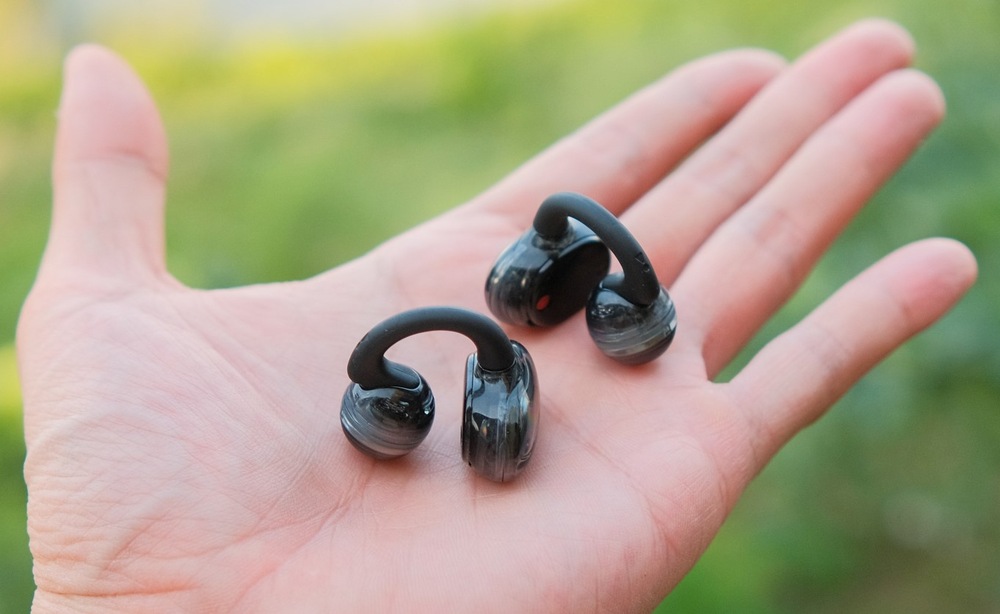 Sluchátka JBL Soundgear Clips černá