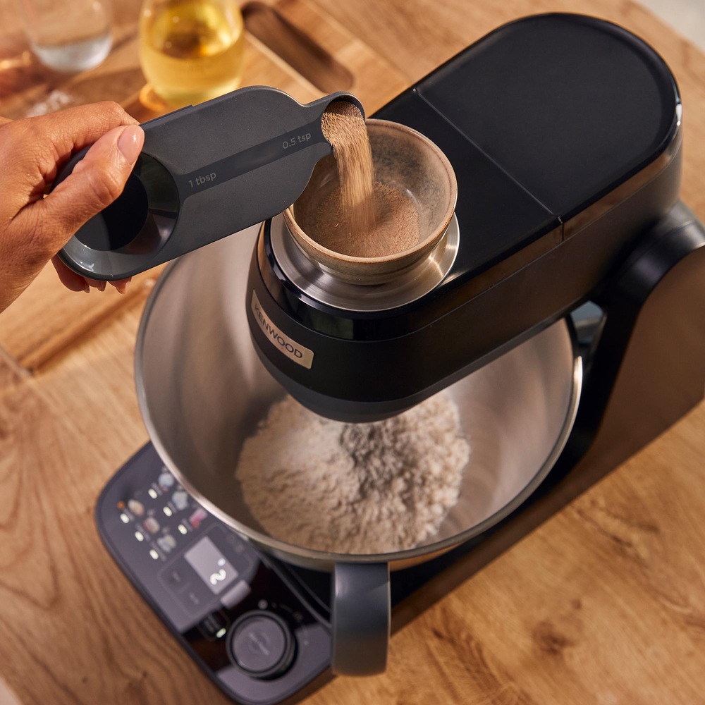 Kuchyňský robot KENWOOD Smart-Touch KHC40.080BK černý Odměrka a integrovaná váha u kuchyňského robota Kenwood KHC40.080BK Smart-Touch