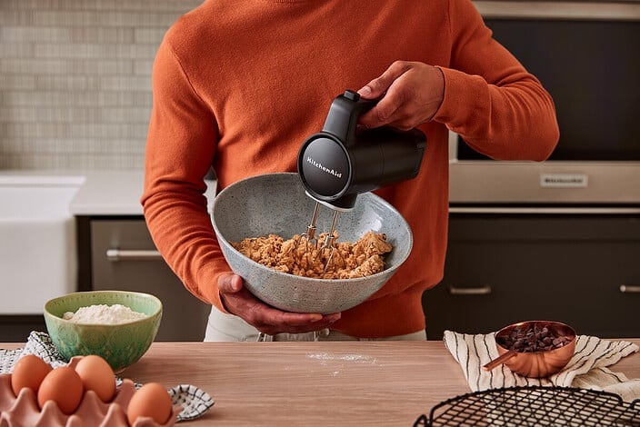 Ruční šlehač KitchenAid 5KHMR700BM (bez baterie) černý Ruční šlehač KitchenAid 5KHMR700BM (bez baterie) černý