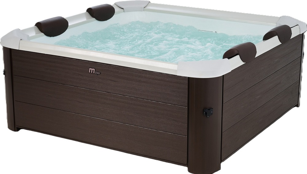 Vířivka MSpa Tribeca F-TR062W Thermo 2026 hnědá Detail čisté vody u vířivky MSPA Tribeca F-TR062W Thermo 2026