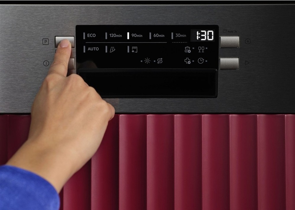 Myčka nádobí AEG série 7000 GT6210D2SNM Ovládací panel TimeSelect myčky AEG.