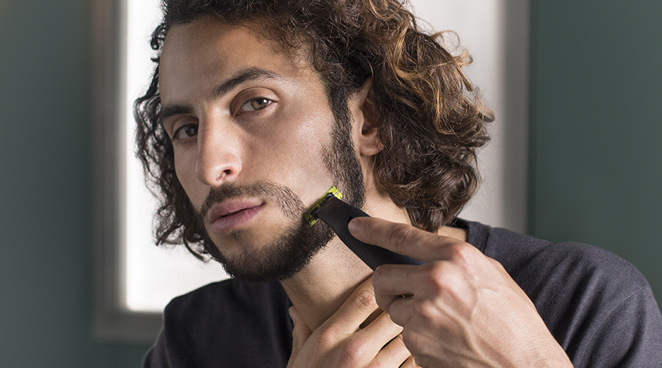 Zastřihovač vousů Philips OneBlade Pro QP6530/15 černý
