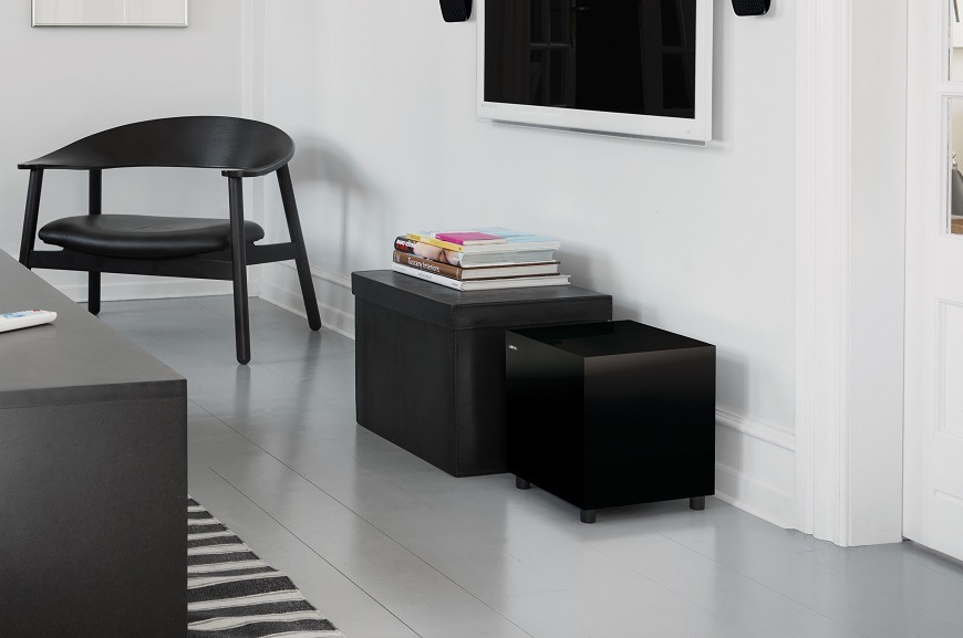 Subwoofer Jamo SUB 210 v interiéru