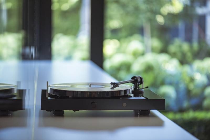 Gramofon Pro-Ject JukeBox E1+OM5e černý