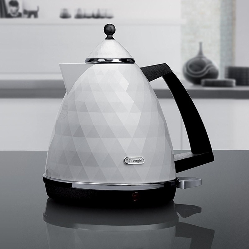 Rychlovarná konvice De'Longhi Brillante KBJ2001W bílý Rychlovarná konvice De'Longhi Brillante KBJ2001W bílý
