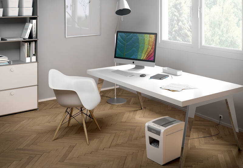 Skartovač Leitz IQ Slim Home Office P4 bílý Skartovač Leitz IQ Slim Home Office P4 bílý